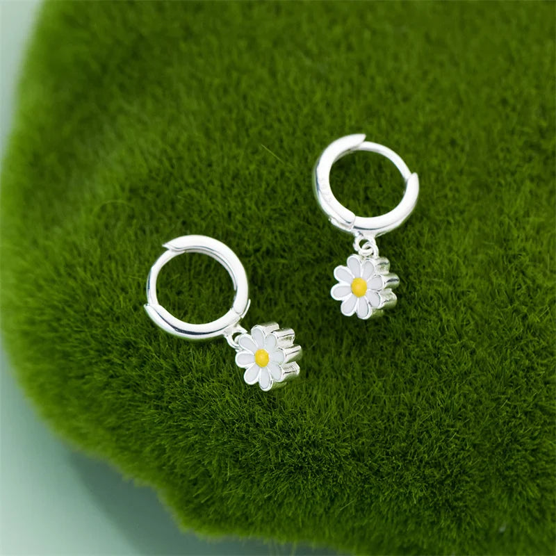 Brinco Flor Branca Prata